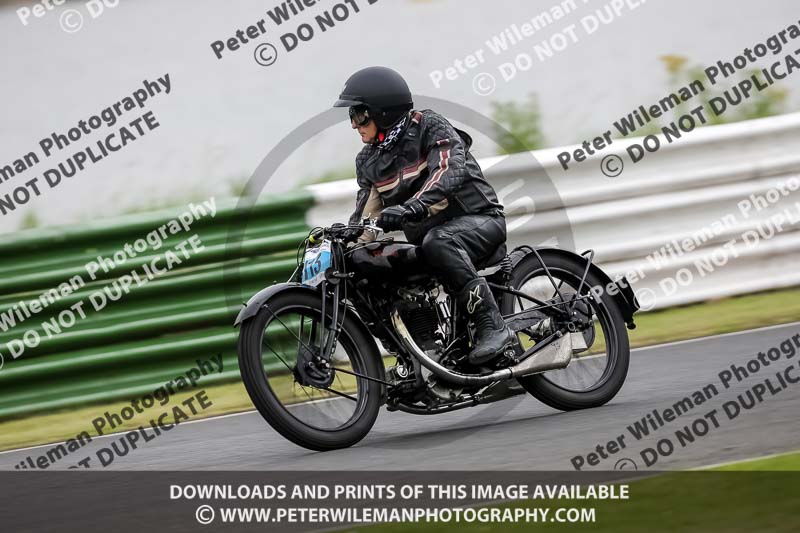 Vintage motorcycle club;eventdigitalimages;mallory park;mallory park trackday photographs;no limits trackdays;peter wileman photography;trackday digital images;trackday photos;vmcc festival 1000 bikes photographs